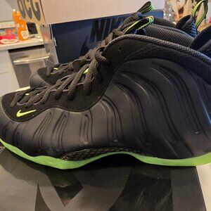 Nike Air Foamposite One Black Volt - Size 10.5 HF2902-001 Mens Shoes NEW
